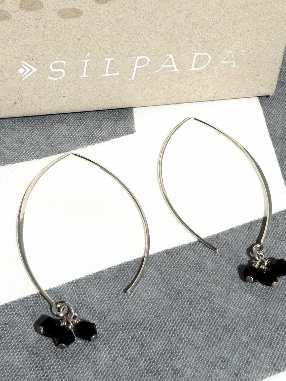Silpada Social Gathering Earrings - Picture 3 of 8